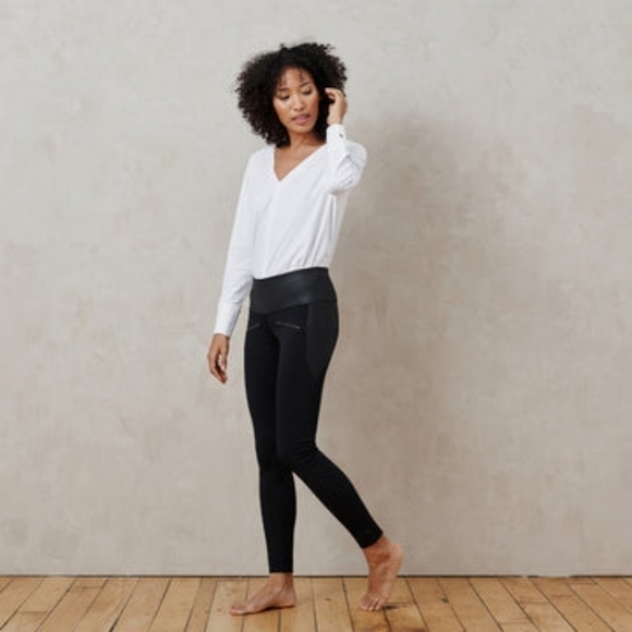 Aday Throw and Roll Black Leggings Size Small - Picture 3 of 9